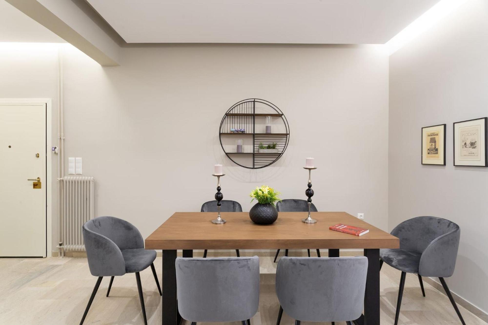 Deluxe 3-Bdrm Urban-Industrial Apt At Acropolis Athen Eksteriør billede