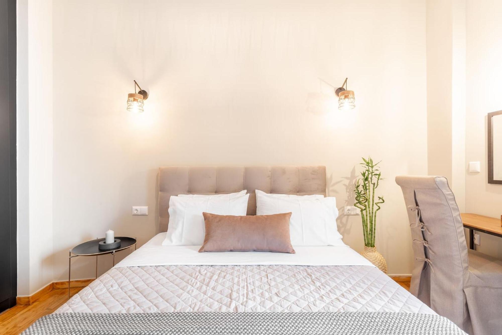 Deluxe 3-Bdrm Urban-Industrial Apt At Acropolis Athen Eksteriør billede